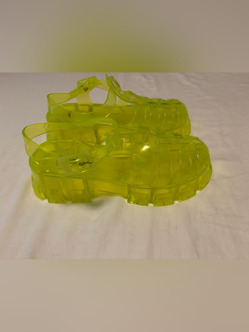 NWOT URBAN OUTFITTERS Jelly Sandals NWT Color NEON Yellow - Size 6 - Picture 2 of 4
